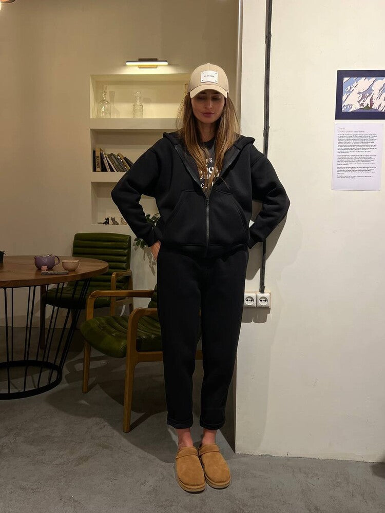 Kvinnors avslappnade fleece-träningsdress med huva och bekväma manschetter Mirla-Eva Jonsson
