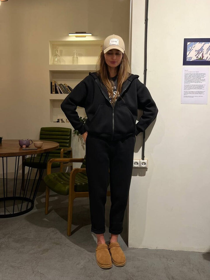 Kvinnors avslappnade fleece-träningsdress med huva och bekväma manschetter Mirla-Eva Jonsson