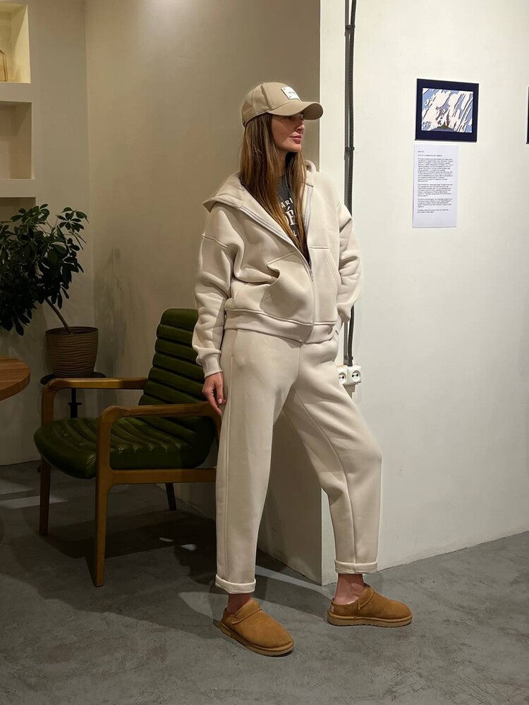 Kvinnors avslappnade fleece-träningsdress med huva och bekväma manschetter Mirla-Eva Jonsson