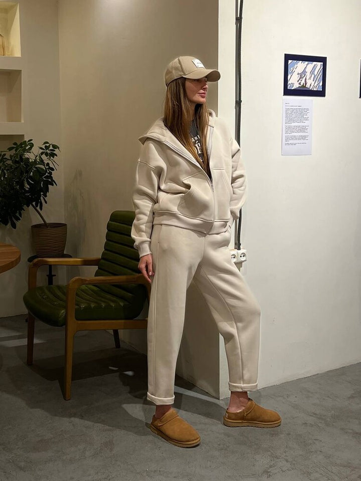 Kvinnors avslappnade fleece-träningsdress med huva och bekväma manschetter Mirla-Eva Jonsson