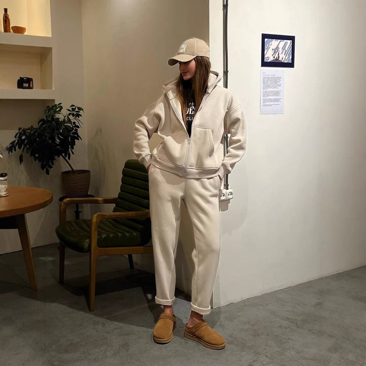 Kvinnors avslappnade fleece-träningsdress med huva och bekväma manschetter Mirla-Eva Jonsson