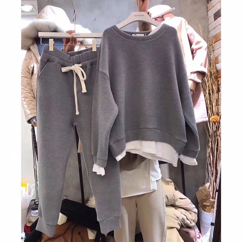 Kvinnors avslappnade fritids sportset med oversized tröja och avslappnade joggers Mirla-Eva Jonsson