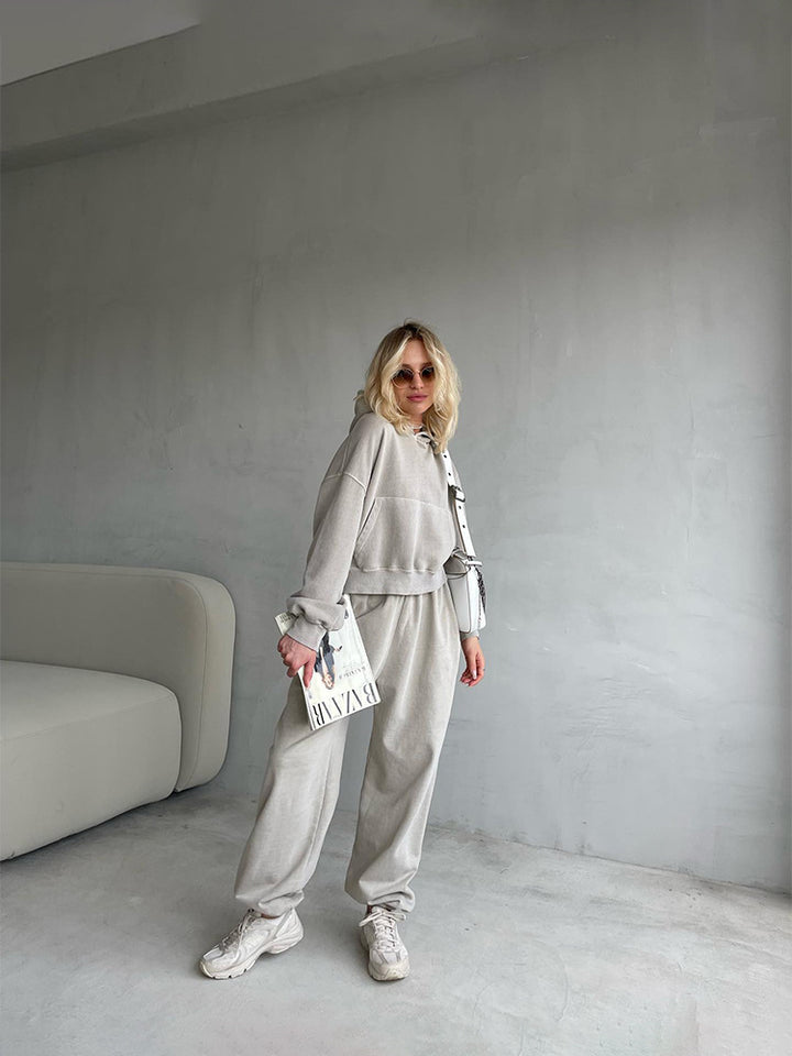 Kvinnors avslappnade hoodie-jacka gjord av mjukt sweatshirt-tyg Mirla-Eva Jonsson