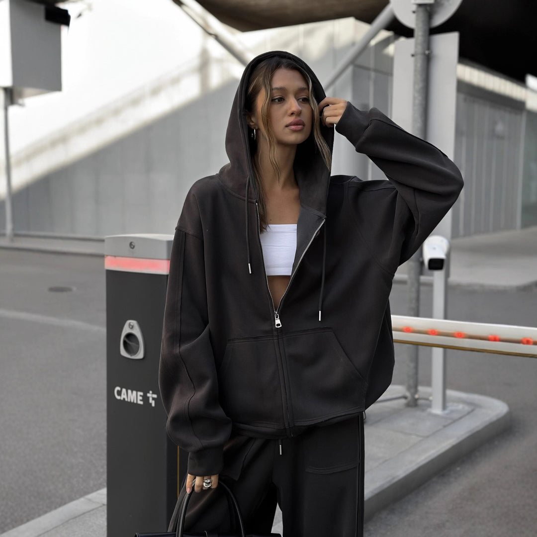 Kvinnors avslappnade hoodie jumpsuit med en lös passform och praktiska fickor Mirla-Eva Jonsson