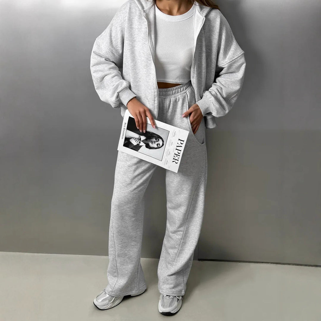 Kvinnors avslappnade hoodie med en lös passform och praktiska fickor-Eva Jonsson