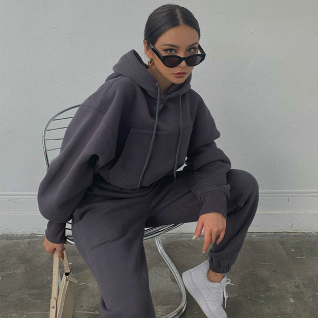 Kvinnors avslappnade hoodie med hög midja och bekväma joggers Mirla-Eva Jonsson