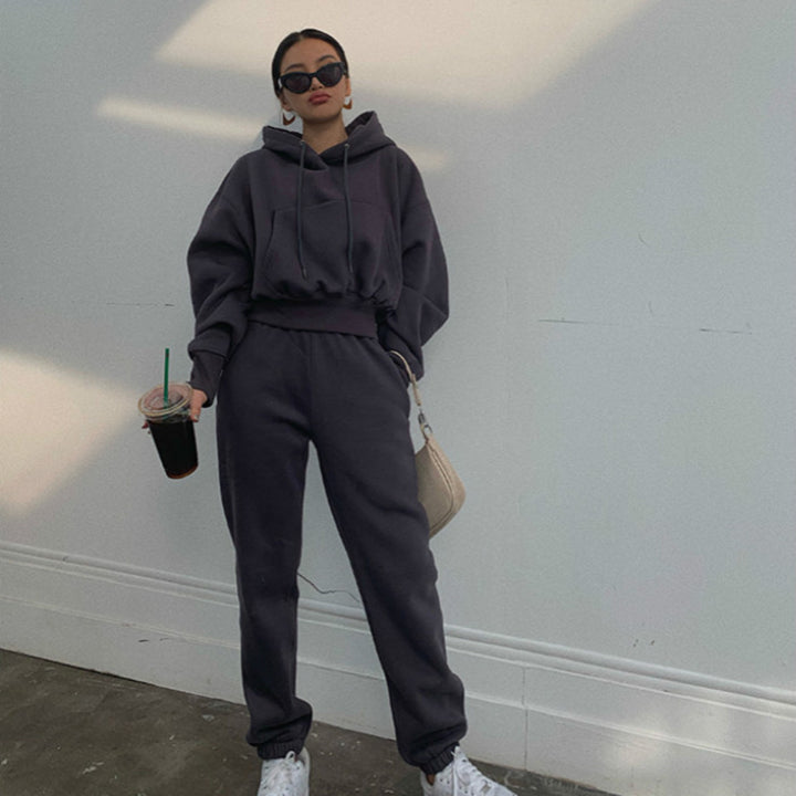 Kvinnors avslappnade hoodie med hög midja och bekväma joggers Mirla-Eva Jonsson