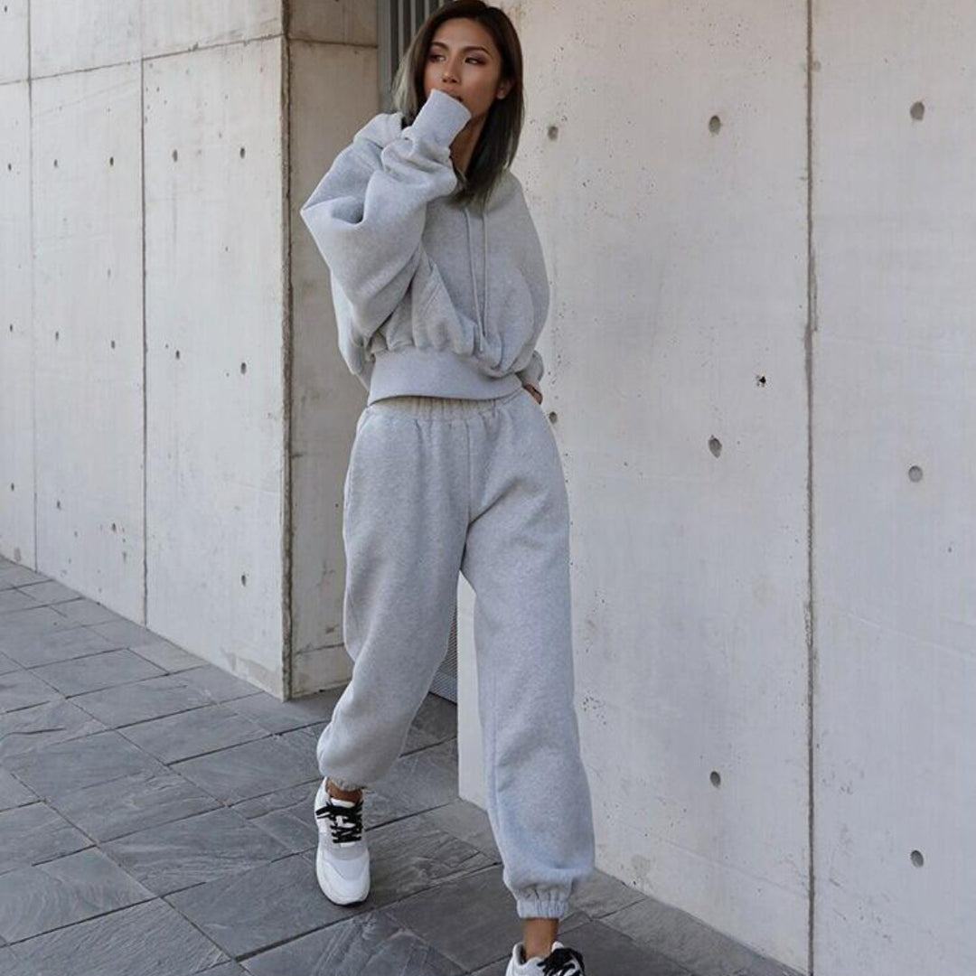 Kvinnors avslappnade hoodie med hög midja och bekväma joggers Mirla-Eva Jonsson