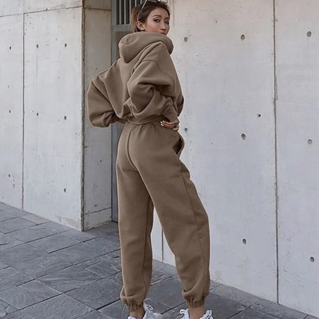 Kvinnors avslappnade hoodie med hög midja och bekväma joggers Mirla-Eva Jonsson