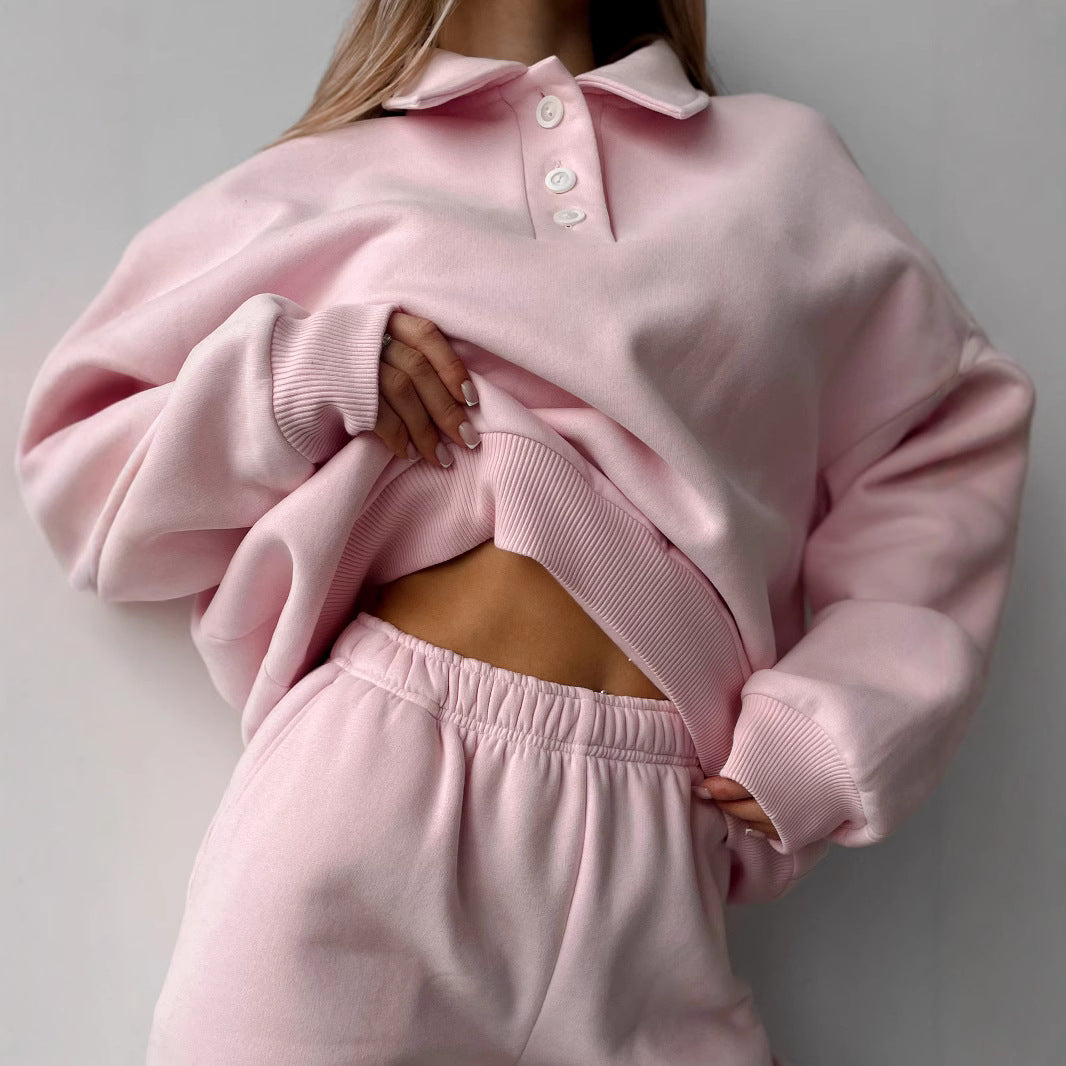 Kvinnors avslappnade hoodie med knappslå och vida byxor Mirla-Eva Jonsson