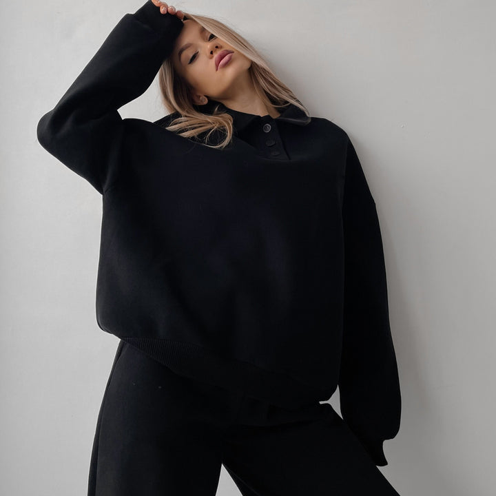 Kvinnors avslappnade hoodie med knappslå och vida byxor Mirla-Eva Jonsson