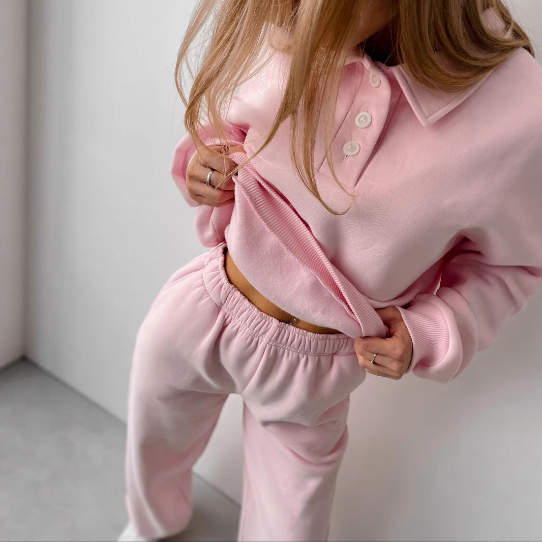 Kvinnors avslappnade hoodie med knappslå och vida byxor Mirla-Eva Jonsson