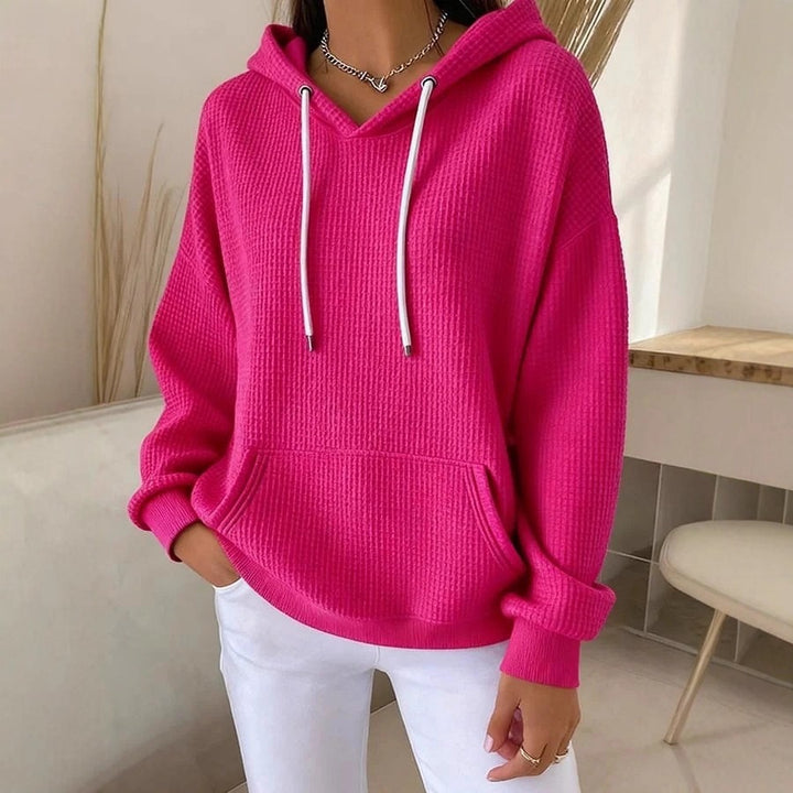 Kvinnors avslappnade hoodie med texturerat tyg Mirla-Eva Jonsson