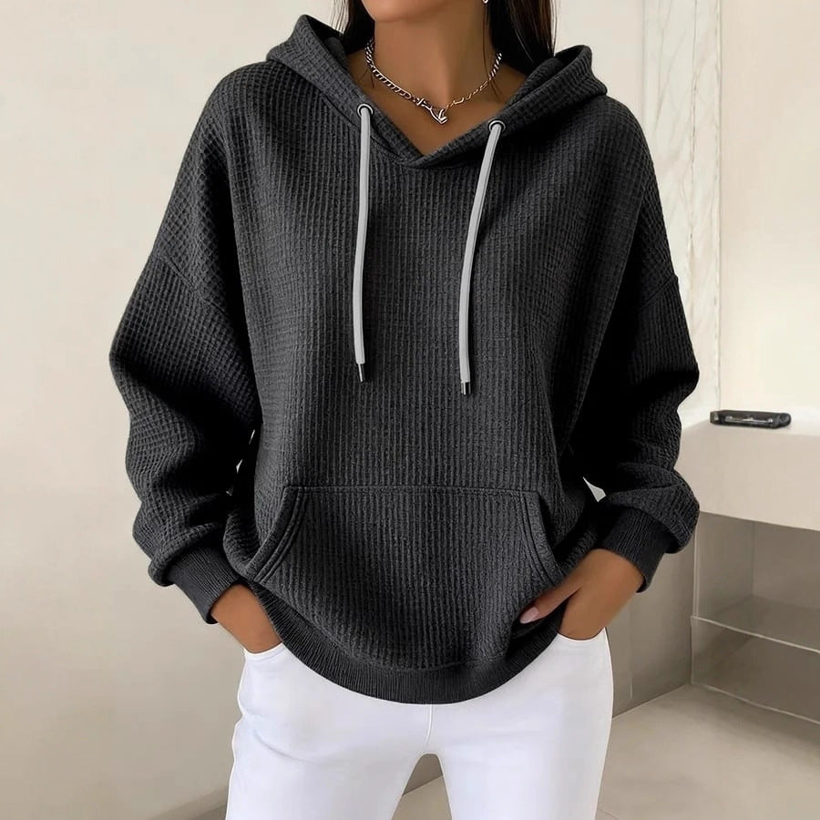 Kvinnors avslappnade hoodie med texturerat tyg Mirla-Eva Jonsson
