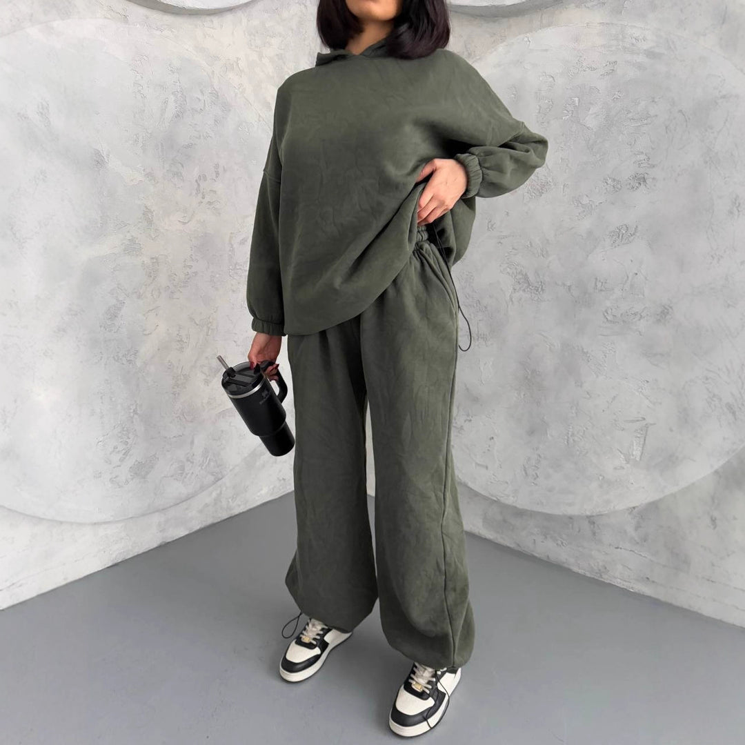 Kvinnors avslappnade hoodie och breda joggbyxor set Mirla-Eva Jonsson