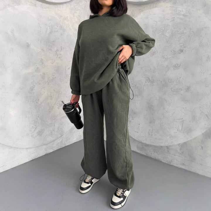 Kvinnors avslappnade hoodie och breda joggbyxor set Mirla-Eva Jonsson
