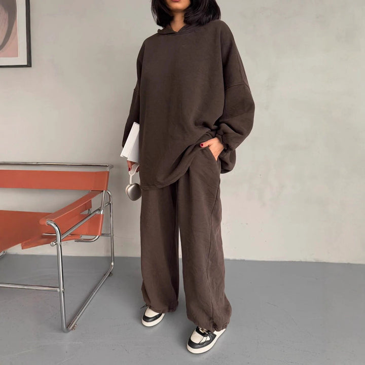 Kvinnors avslappnade hoodie och breda joggbyxor set Mirla-Eva Jonsson