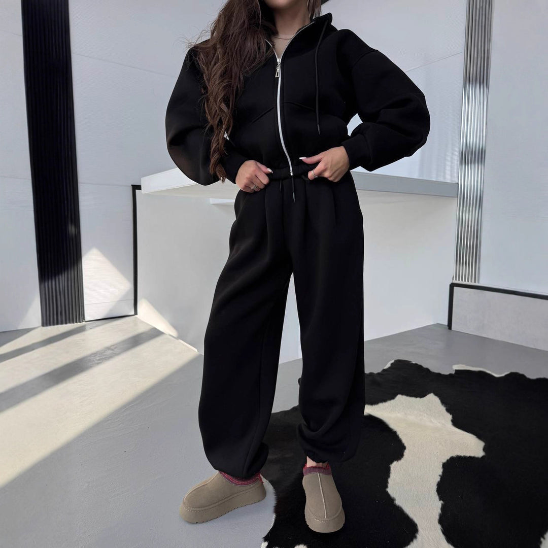 Kvinnors avslappnade hoodie och jogger set med elastisk midja och praktiska fickor Mirla-Eva Jonsson