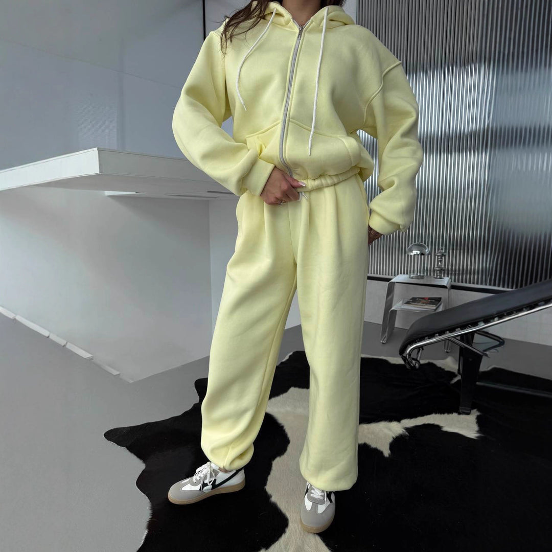 Kvinnors avslappnade hoodie och jogger set med elastisk midja och praktiska fickor Mirla-Eva Jonsson