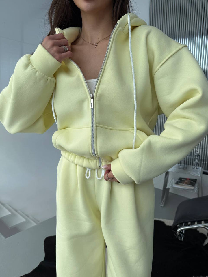 Kvinnors avslappnade hoodie och jogger set med elastisk midja och praktiska fickor Mirla-Eva Jonsson