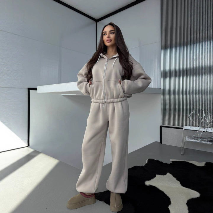 Kvinnors avslappnade hoodie och jogger set med elastisk midja och praktiska fickor Mirla-Eva Jonsson