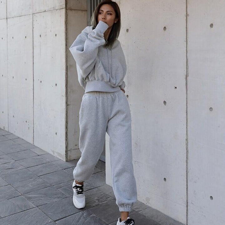 Kvinnors avslappnade hoodie och joggingdräkt med elastisk midja och praktiska fickor-Eva Jonsson