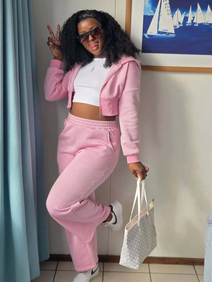 Kvinnors avslappnade hoodie och lösa jogger-set Mirla-Eva Jonsson