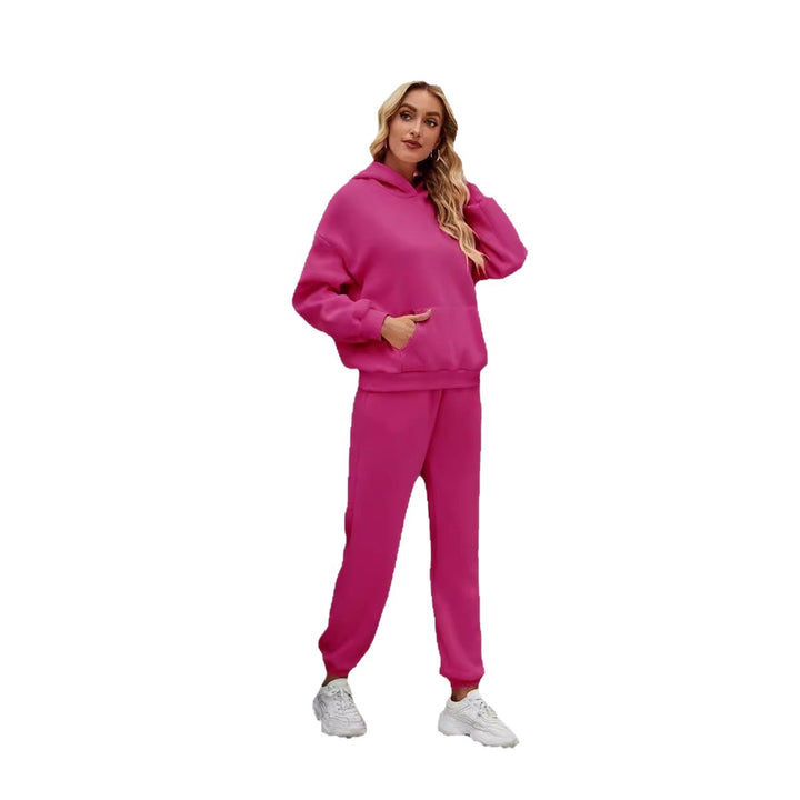 Kvinnors avslappnade hoodie set med en bekväm passform och sidfickor Mirla-Eva Jonsson