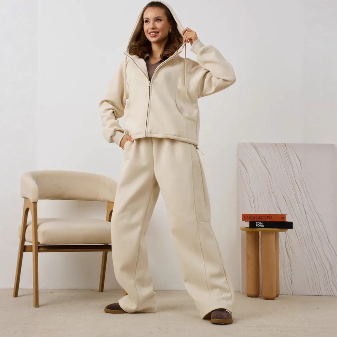 Kvinnors avslappnade hoodie tracksuit med en bred passform och elastiskt midjeband Mirla-Eva Jonsson