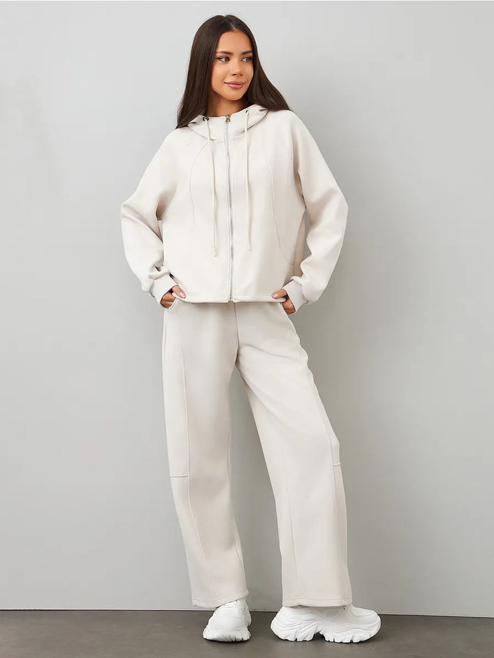Kvinnors avslappnade hoodie tracksuit med en bred passform och elastiskt midjeband Mirla-Eva Jonsson