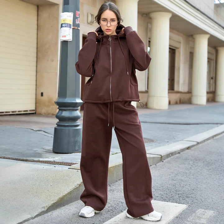 Kvinnors avslappnade hoodie tracksuit med en bred passform och elastiskt midjeband Mirla-Eva Jonsson