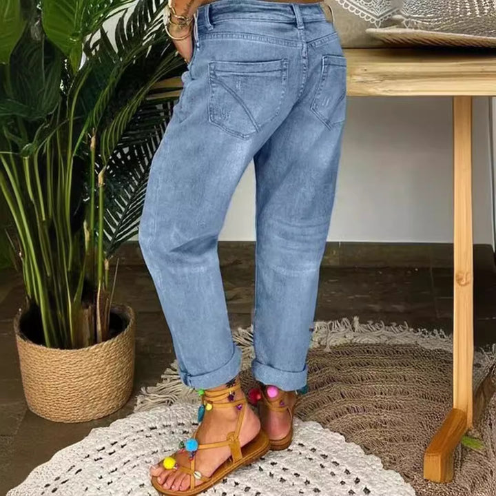 Kvinnors avslappnade jeans med hög knäppning och slitna detaljer Mirla-Eva Jonsson