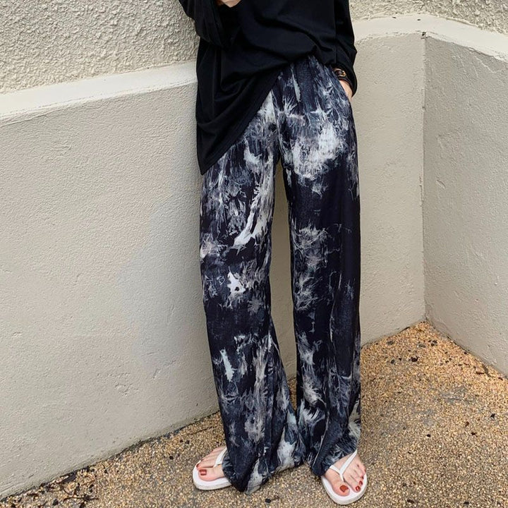 Kvinnors avslappnade jerseybyxor med låg midja och trendigt tie-dye mönster-Eva Jonsson