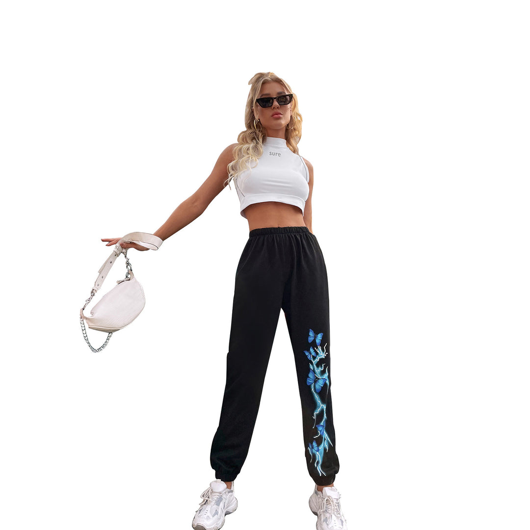 Kvinnors avslappnade joggingbyxor med färgglad fjäril och blixtdesign Mirla-Eva Jonsson