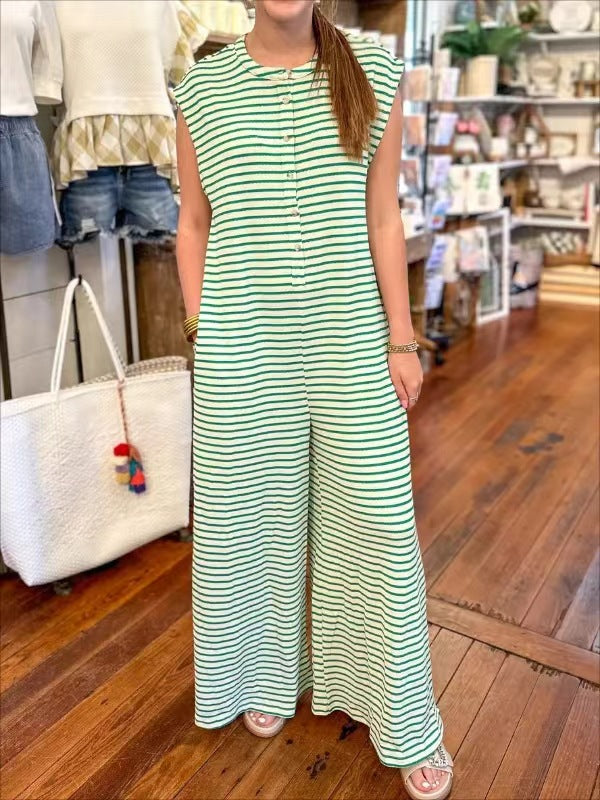 Kvinnors avslappnade jumpsuit med modernt randmönster och praktiska fickor Mirla-Eva Jonsson