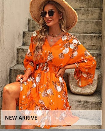 Kvinnors avslappnade klänning med luftig silhuett och blommönster Mirla-Eva Jonsson