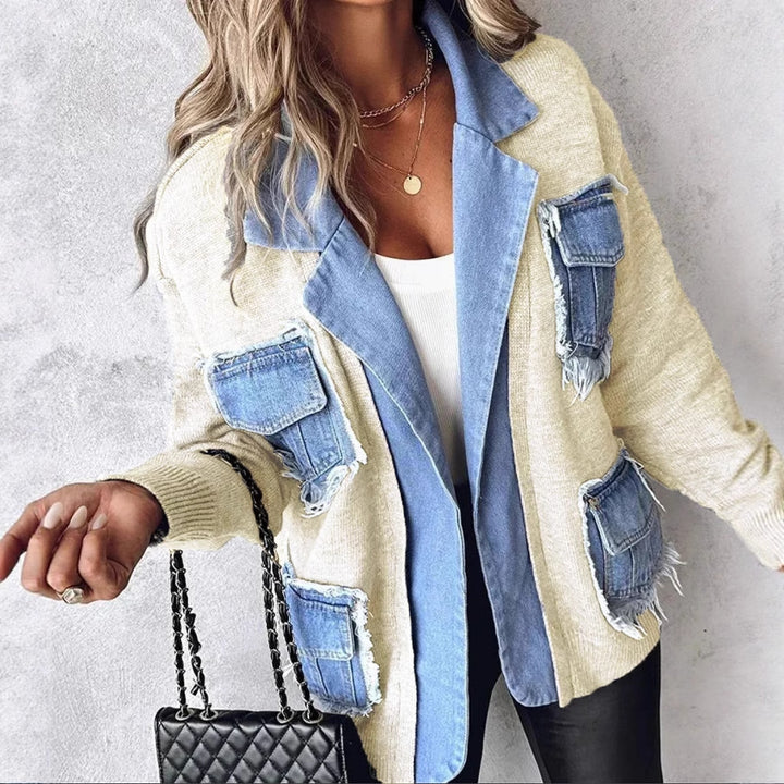 Kvinnors avslappnade kofta med två påsydda bröstfickor och detaljorienterad denim Mirla-Eva Jonsson