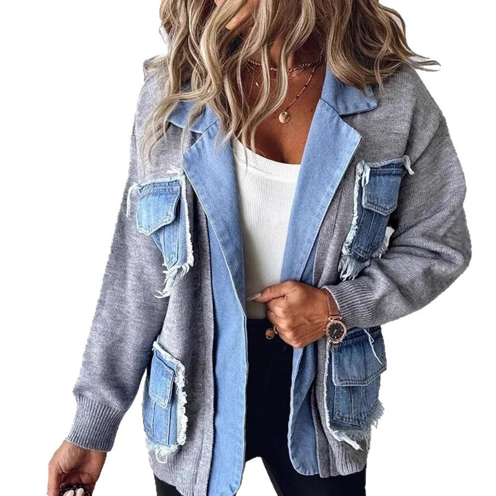Kvinnors avslappnade kofta med två påsydda bröstfickor och detaljorienterad denim Mirla-Eva Jonsson