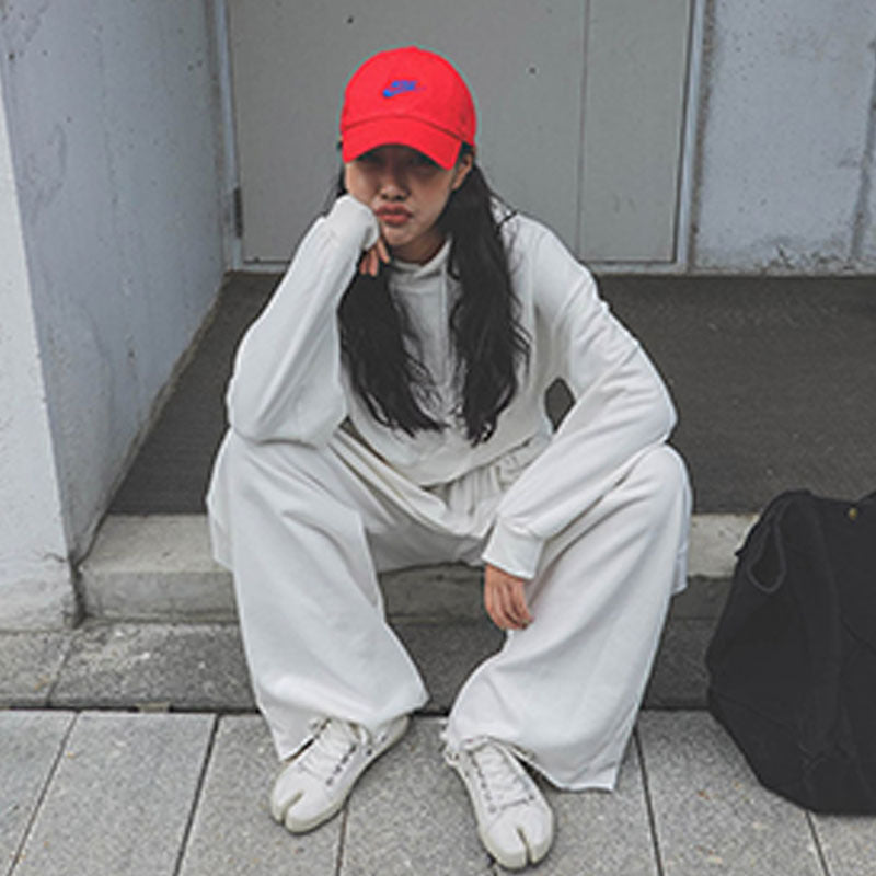 Kvinnors avslappnade kort hoodie med breda byxor set Mirla-Eva Jonsson