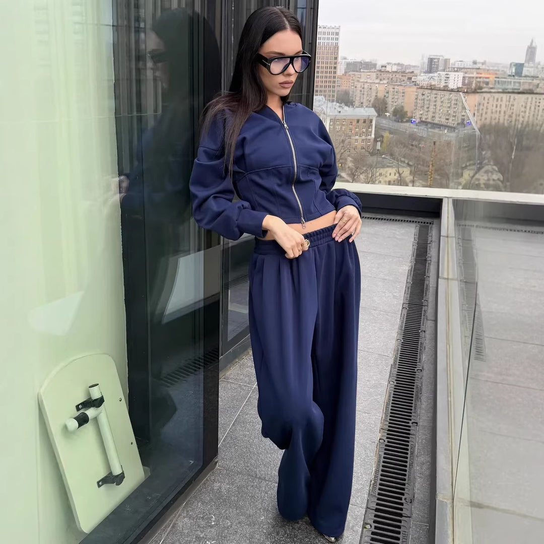 Kvinnors avslappnade kort hoodie och vida byxor i urban stil Mirla-Eva Jonsson