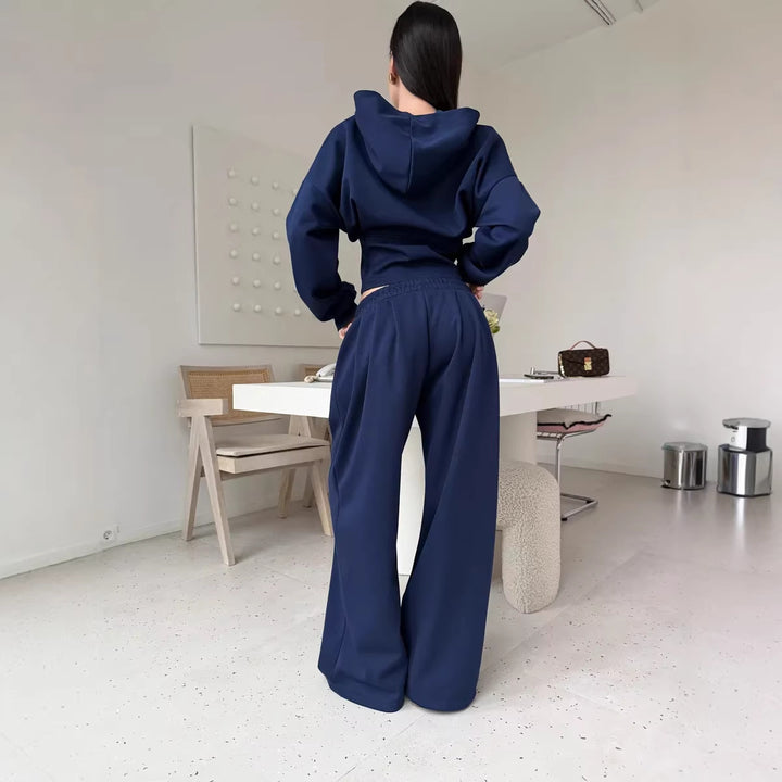 Kvinnors avslappnade kort hoodie och vida byxor i urban stil Mirla-Eva Jonsson