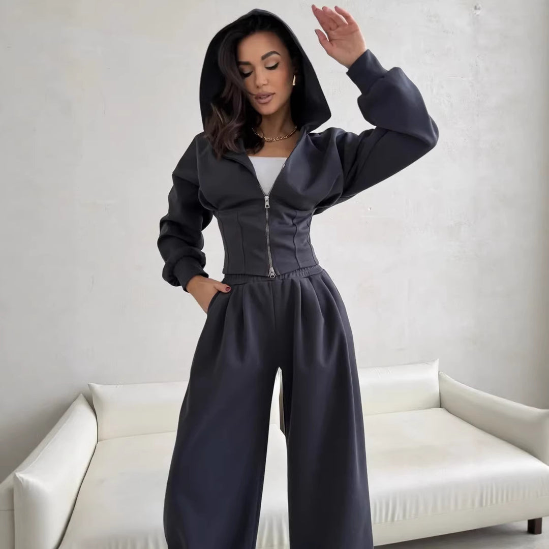 Kvinnors avslappnade kort hoodie och vida byxor i urban stil Mirla-Eva Jonsson