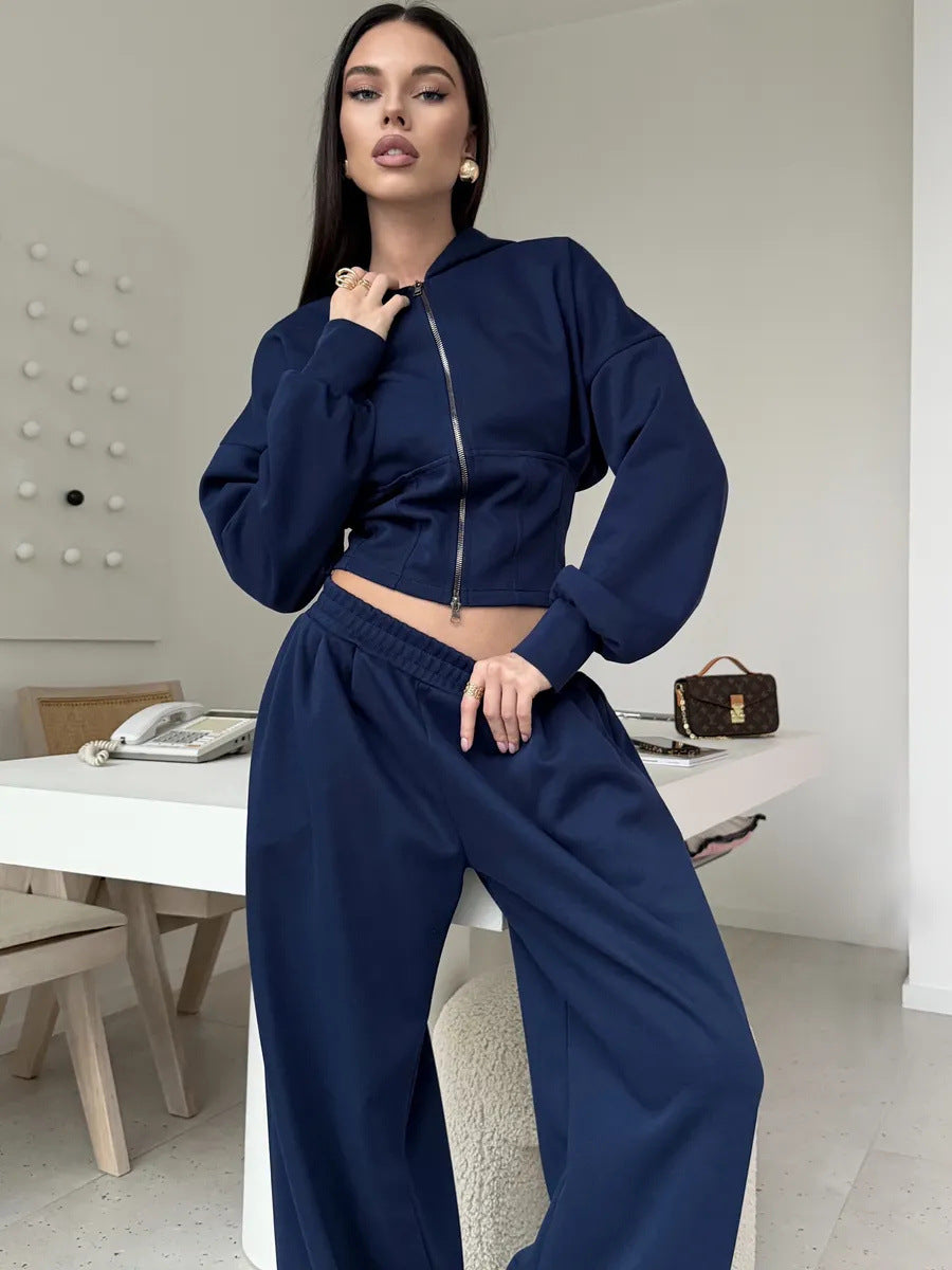 Kvinnors avslappnade kort hoodie och vida byxor i urban stil Mirla-Eva Jonsson