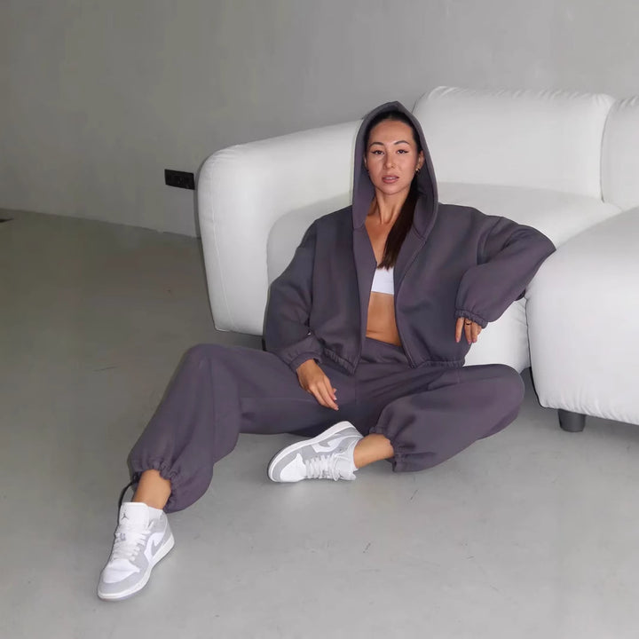 Kvinnors avslappnade korta fleecejacka med hög midja joggers Mirla-Eva Jonsson