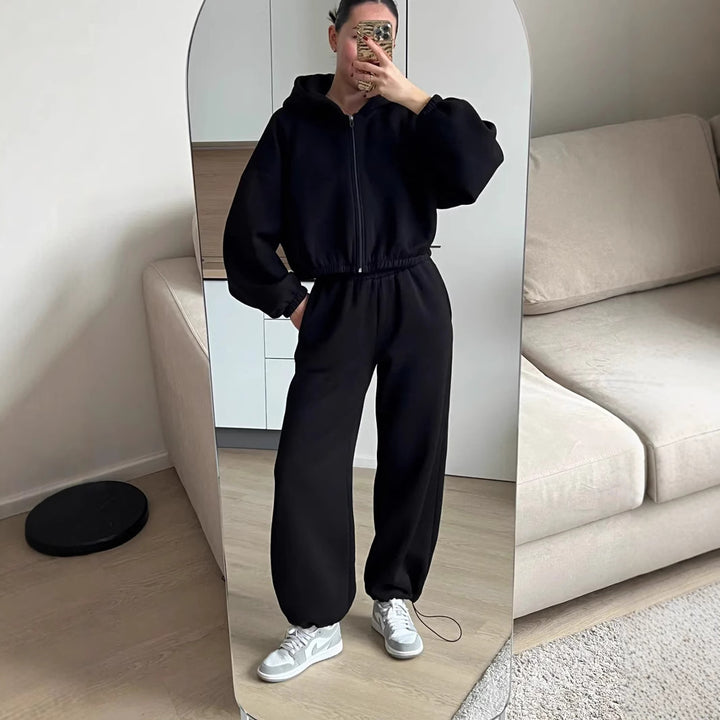 Kvinnors avslappnade korta fleecejacka med hög midja joggers Mirla-Eva Jonsson