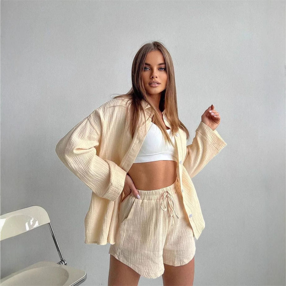 Kvinnors avslappnade kortärmad set med bekväm topp och vida shorts-Eva Jonsson