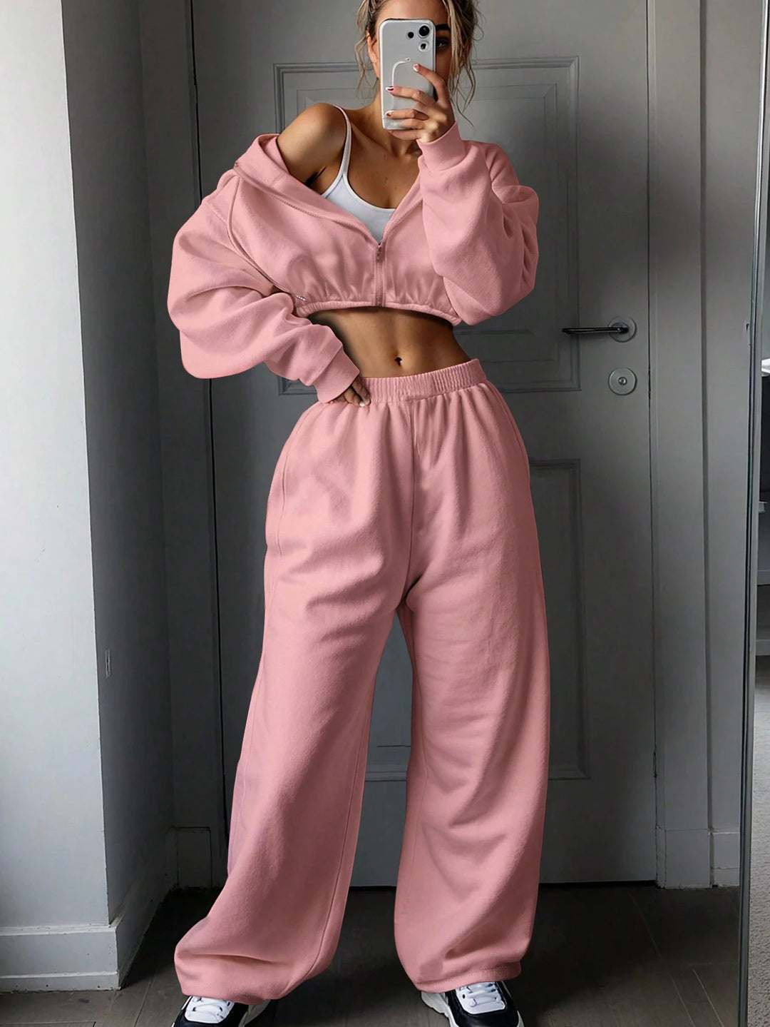 Kvinnors avslappnade kortärmad sweatshirt och breda högmidjade joggingsbyxor set Mirla-Eva Jonsson