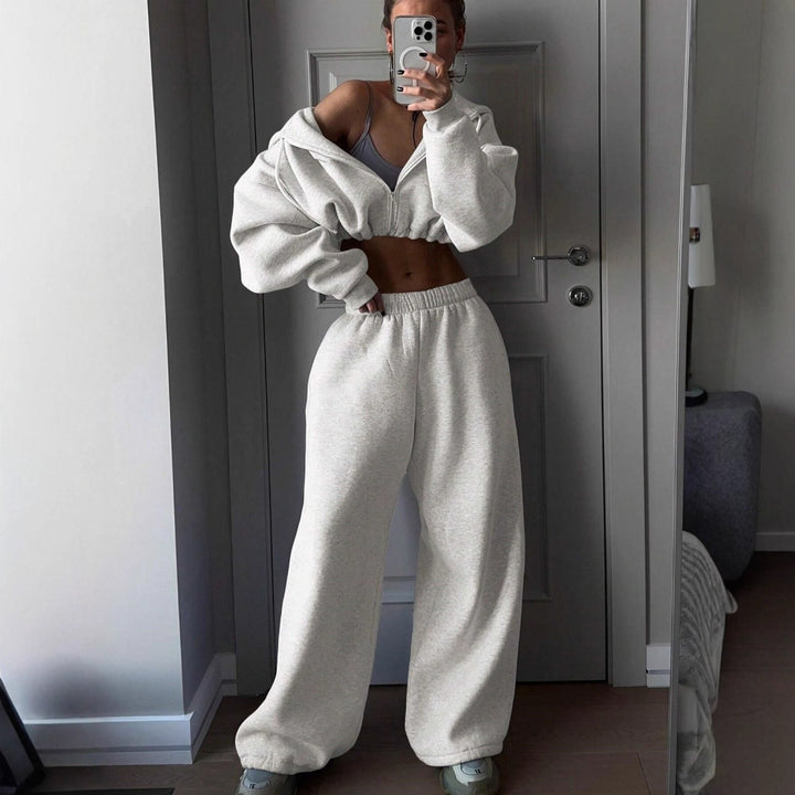 Kvinnors avslappnade kortärmad sweatshirt och breda högmidjade joggingsbyxor set Mirla-Eva Jonsson