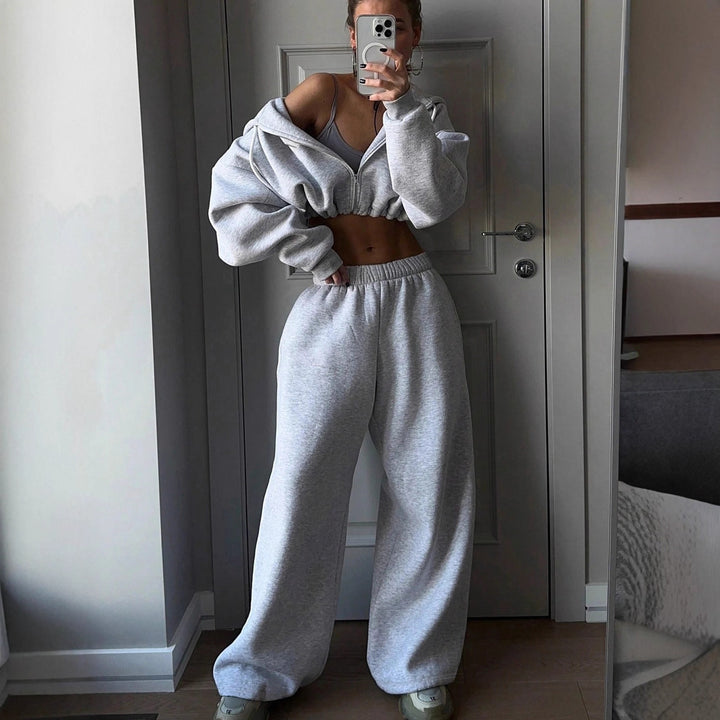Kvinnors avslappnade kortärmad sweatshirt och breda högmidjade joggingsbyxor set Mirla-Eva Jonsson