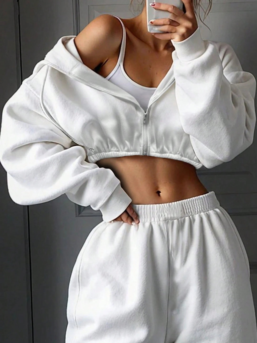 Kvinnors avslappnade kortärmad sweatshirt och breda högmidjade joggingsbyxor set Mirla-Eva Jonsson